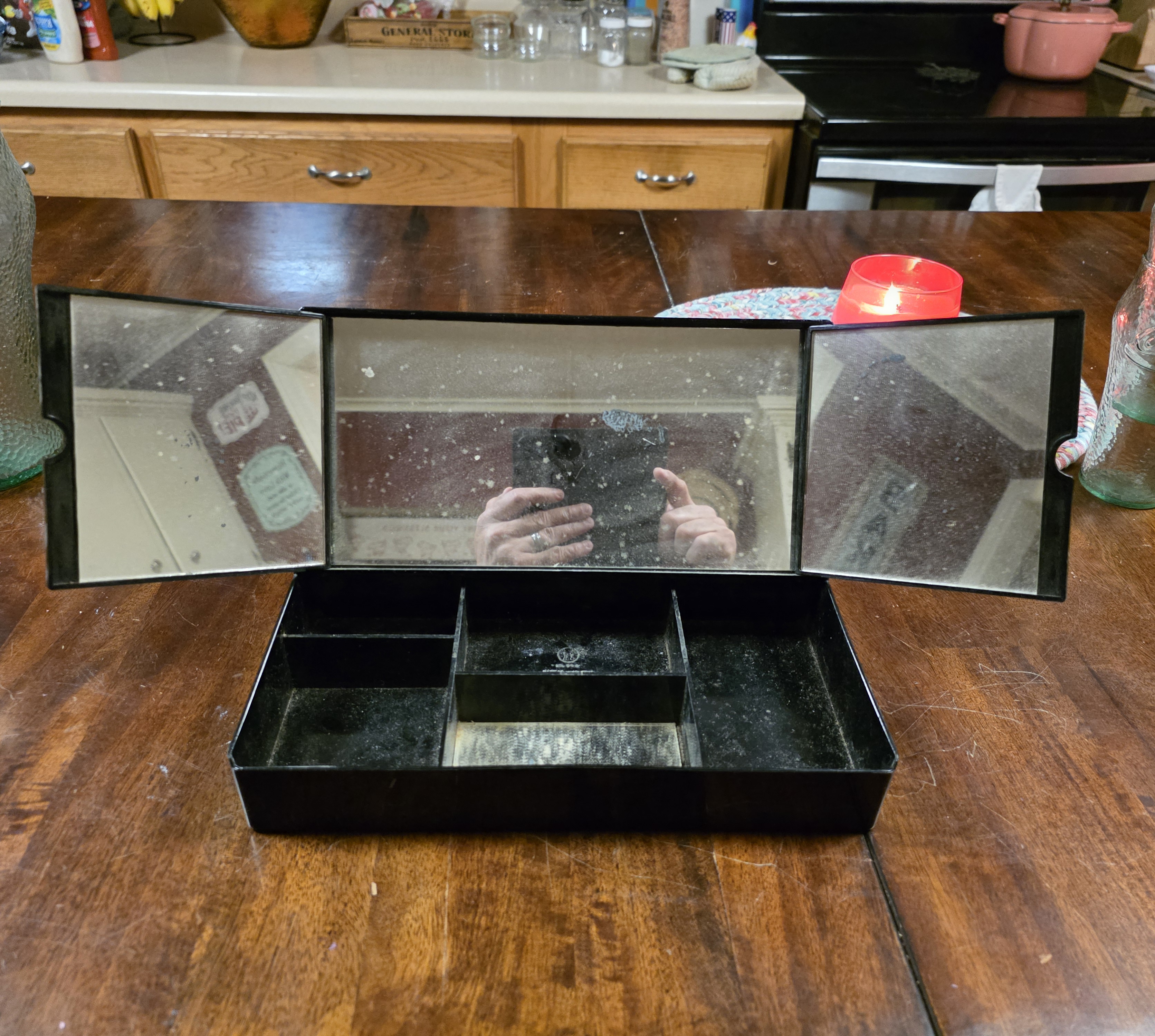 Vintage Lacquered Makeup/Jewelry Box with Crane Design - top