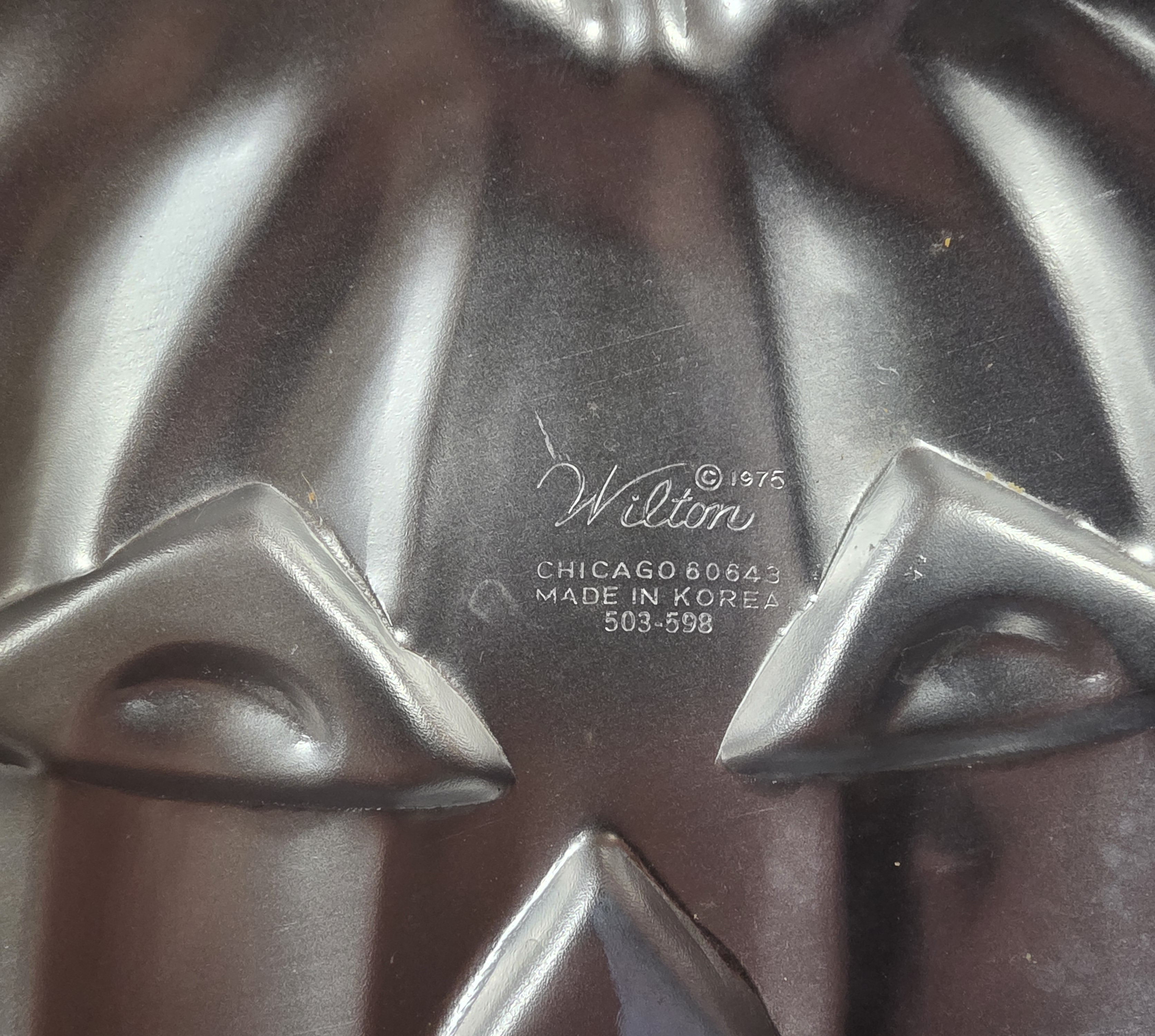 Wilton Holiday-Themed Cake Pans (Pumpkin, Santa, Umbrella) - back