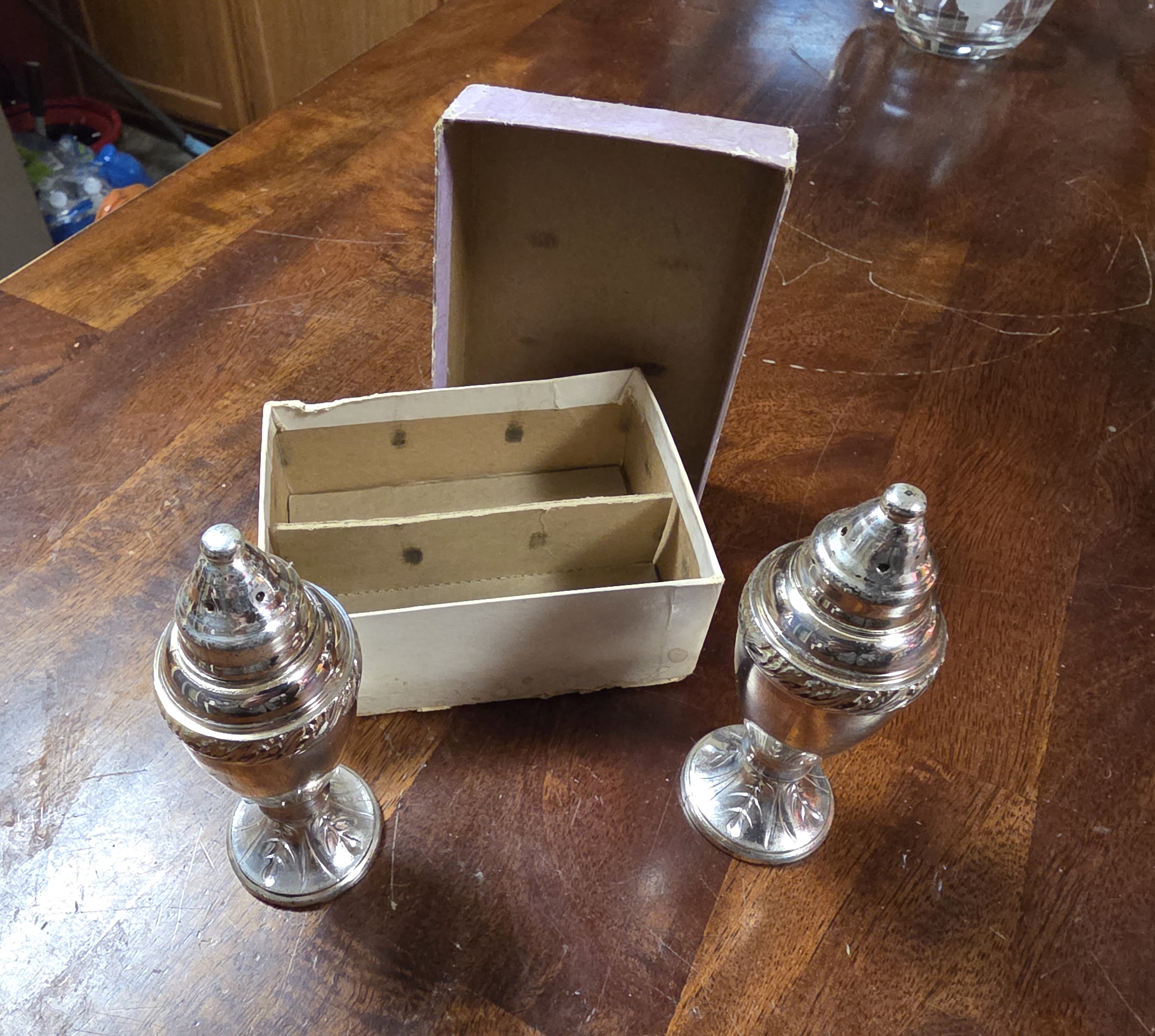 Puritan Salt and Pepper Shakers 651 - back